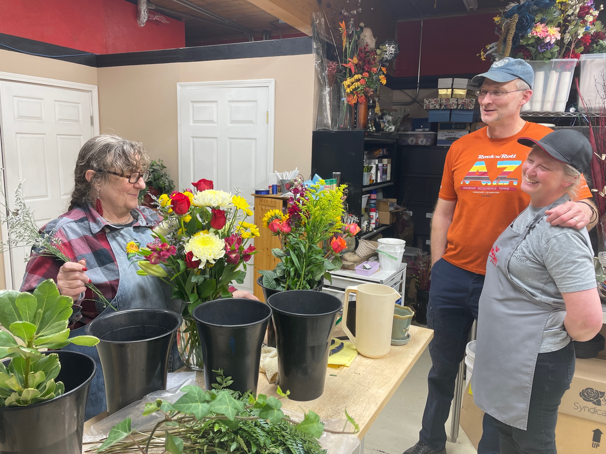 Flowers By Gillian Community Members To Open House Los Alamos Reporter